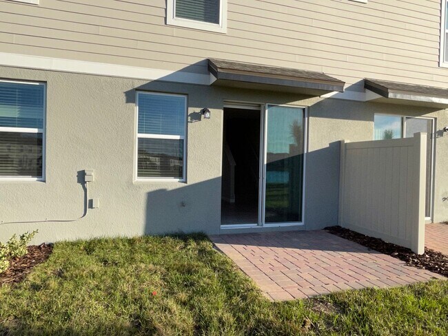 Building Photo - Lake View 3 Bedroom, 2.5 Bath Townhome in Ocoee FL!