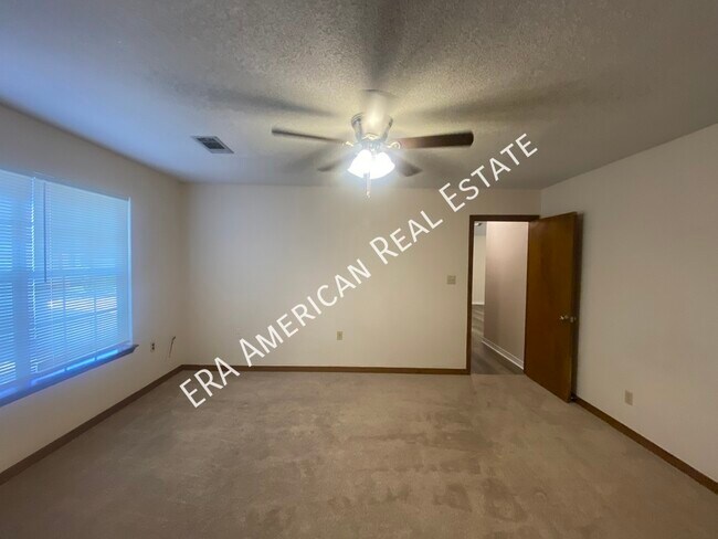 Building Photo - 19 Winfield Way