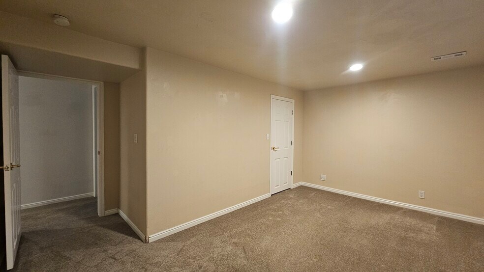 Building Photo - 512 E 5900 S