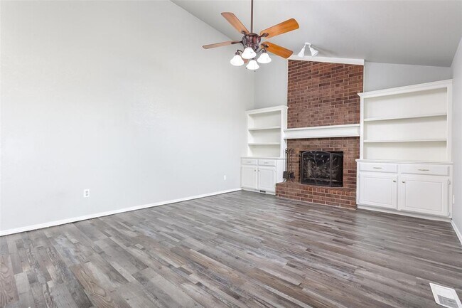 Building Photo - 907 W Tesio Way