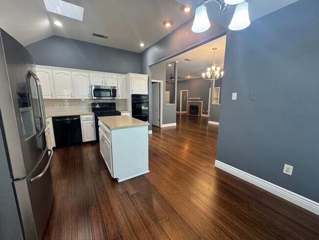 Building Photo - 3-Bedroom House for Rent in Harker  Heights
