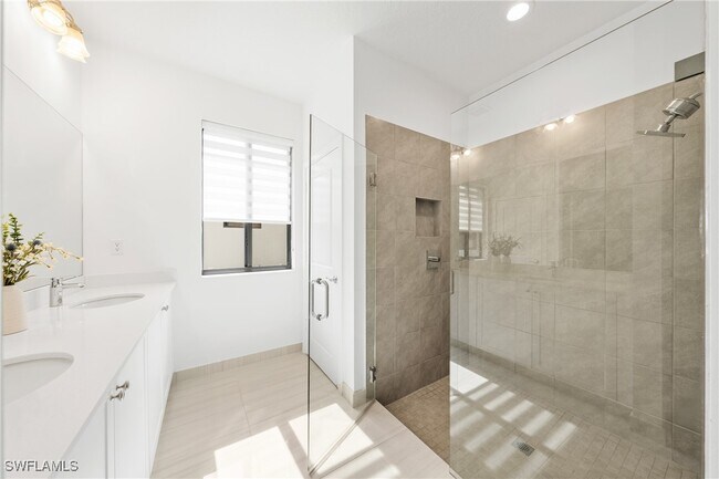 Building Photo - 4951 Brigata Wy