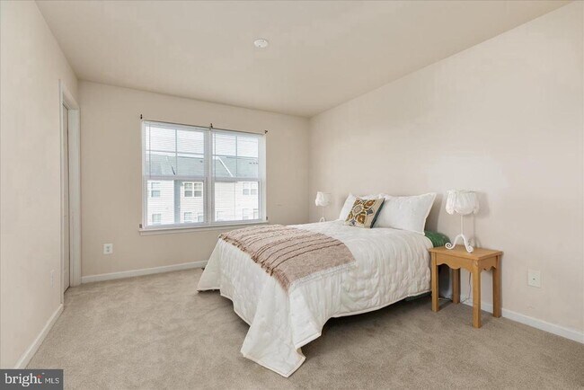 Building Photo - 109 Splendor Gdn Wy