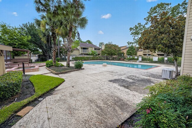 Building Photo - 9435 Pagewood Ln