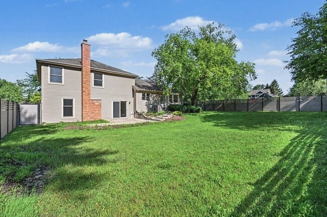 Building Photo - 5195 Castaway Ln