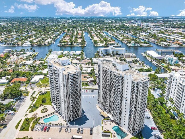 Building Photo - 2715 N Ocean Blvd