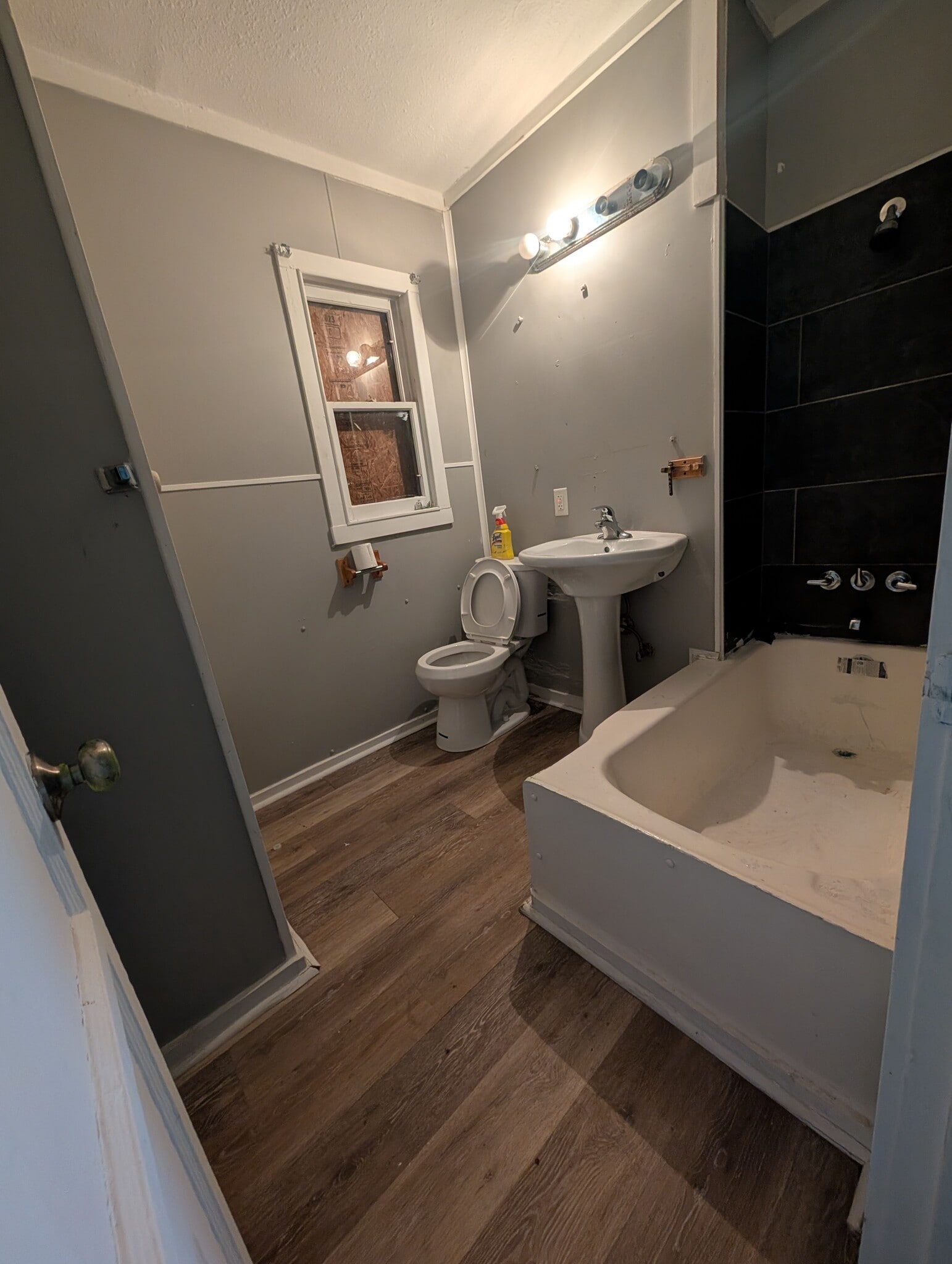 bathroom - 611 Gordon St