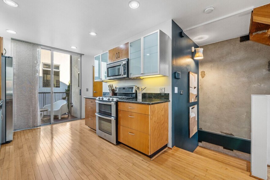 Building Photo - 1048 F St