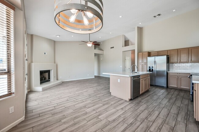 Building Photo - 6937 E Paradise Ln