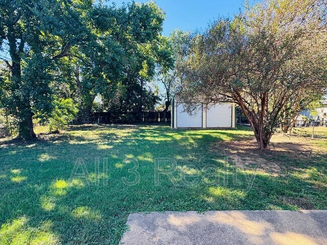 Building Photo - 728 E Gardendale Dr