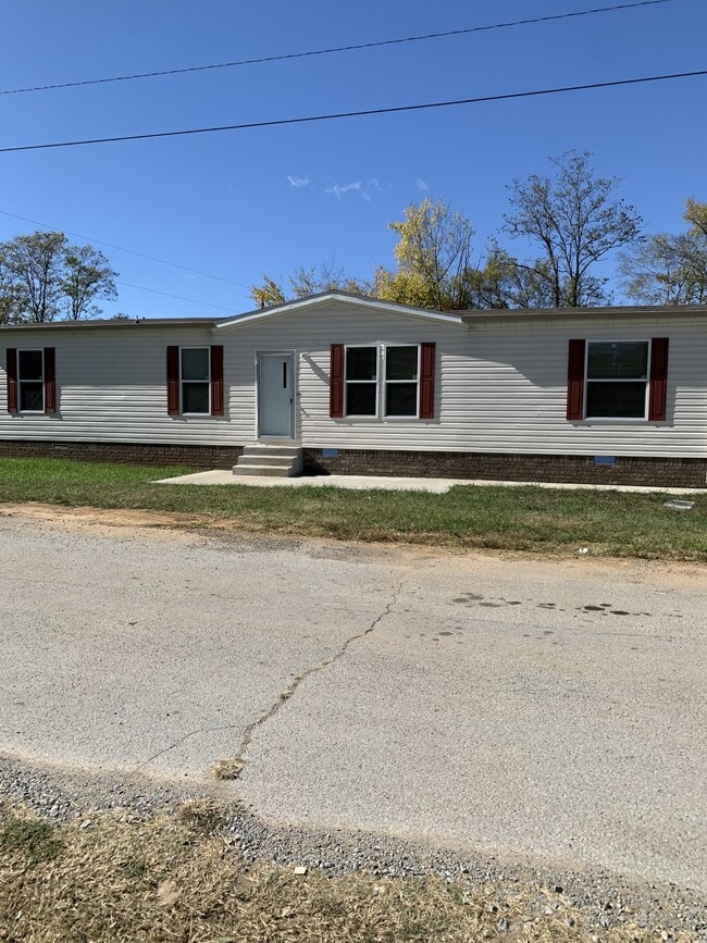 Primary Photo - 100 Bristol St