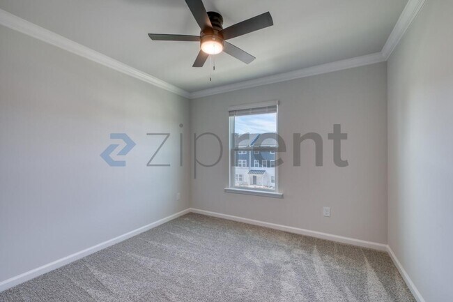 Building Photo - 1467 Hasse Ave