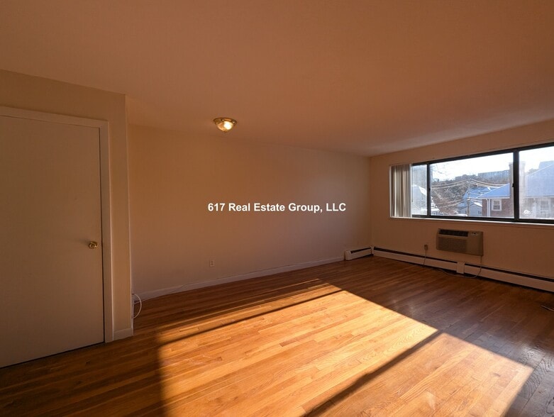 Building Photo - 122 Dustin St