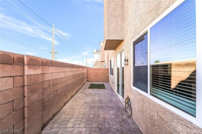 Building Photo - 6183 Yankee Spring St