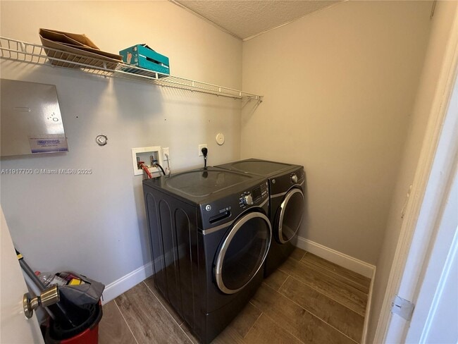 Building Photo - 4922 Tradewinds Ter