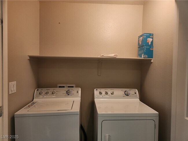 Building Photo - 9050 W Tropicana Ave