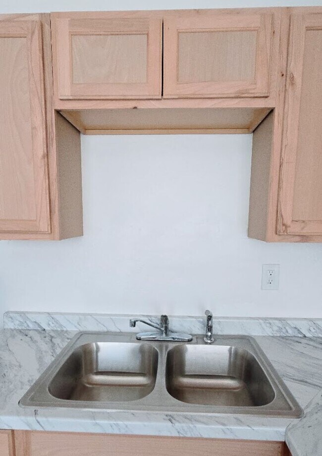 Building Photo - 2601 E Monte Cristo Ave