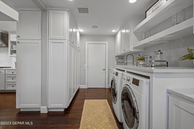 Building Photo - 413 Hollydale Dr