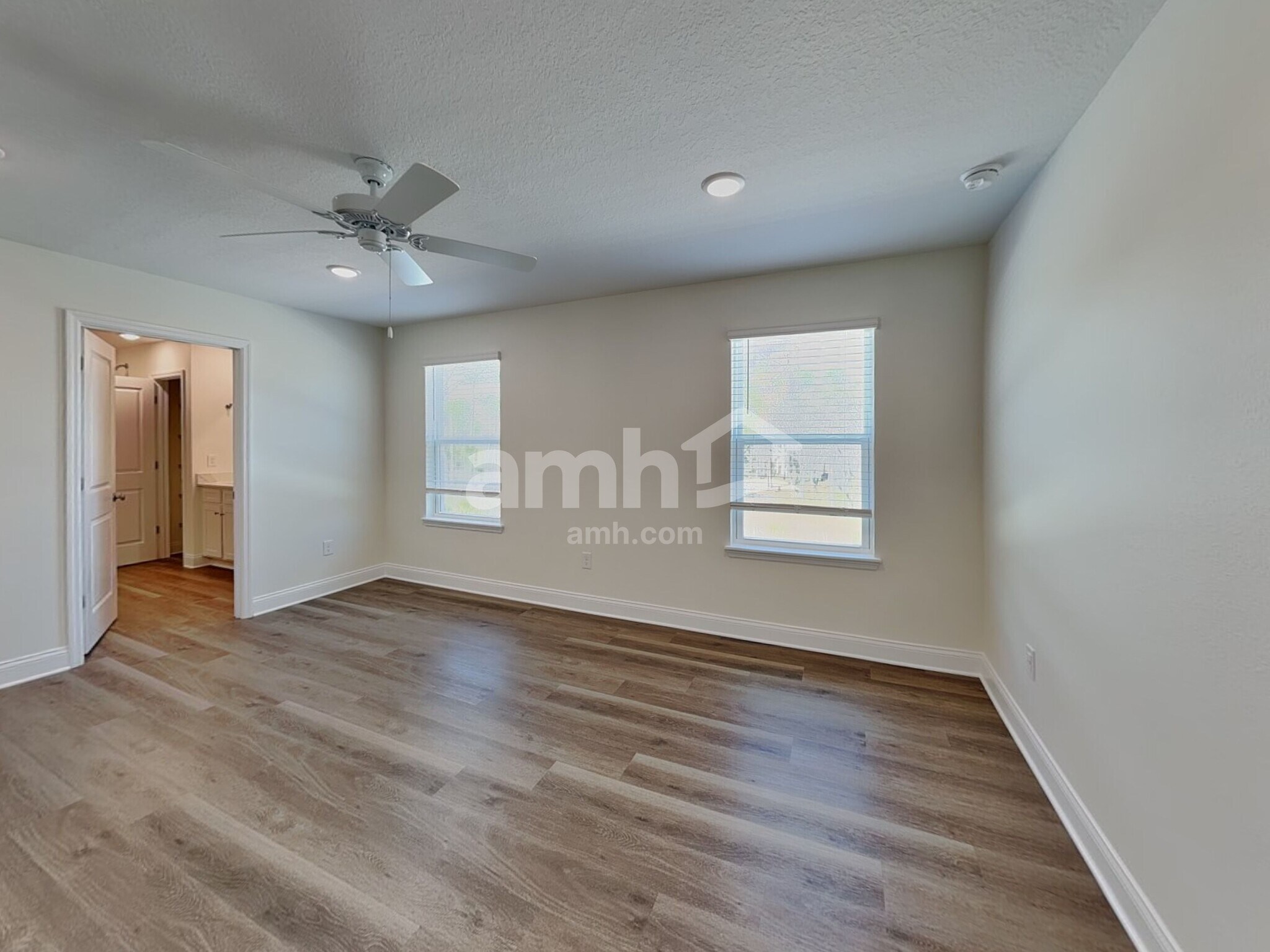 Building Photo - 2550 Feather Crst Dr