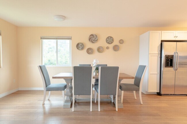 Building Photo - Contemporary New home in Monrovia