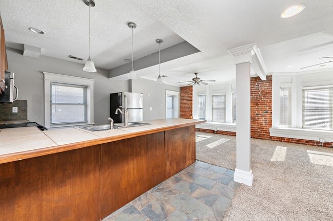 Building Photo - 34th Street Duplex