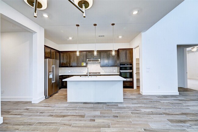 Building Photo - 7302 New Pecan Dr