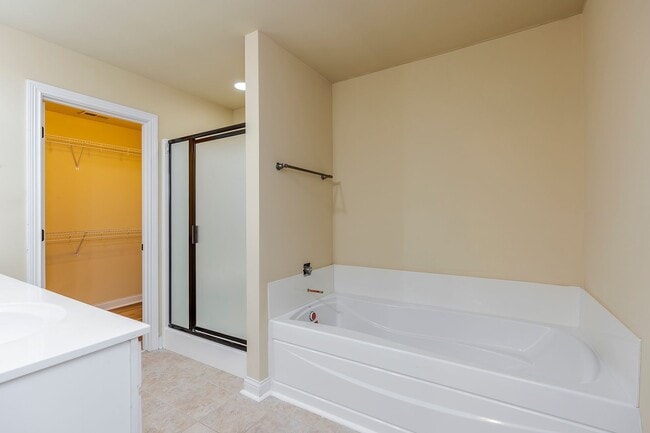 Building Photo - Beautiful Townhome located in the highly desirable Beaumont neighborhood of Lexington.