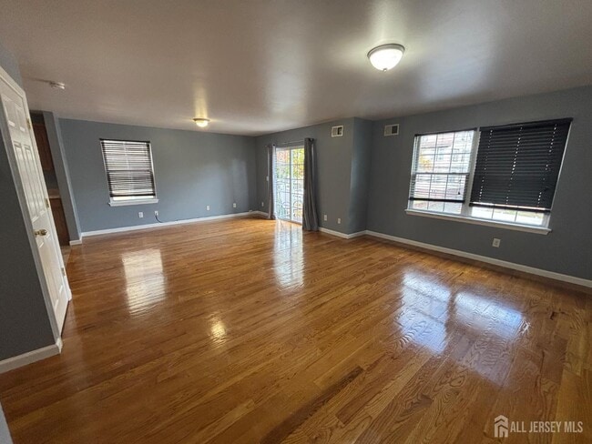 Building Photo - 174 Keer Ave