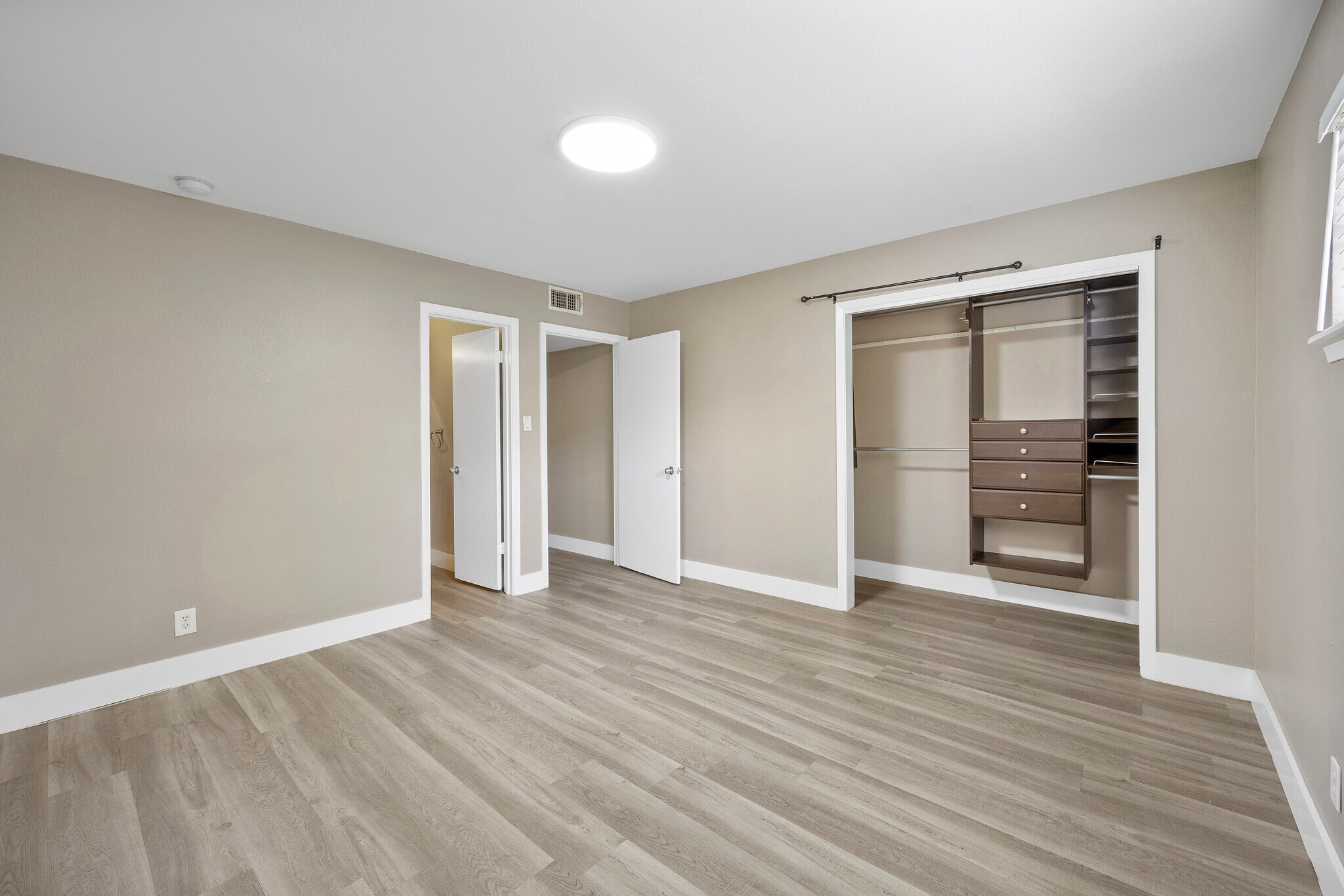 Master - 2303 East Side Dr