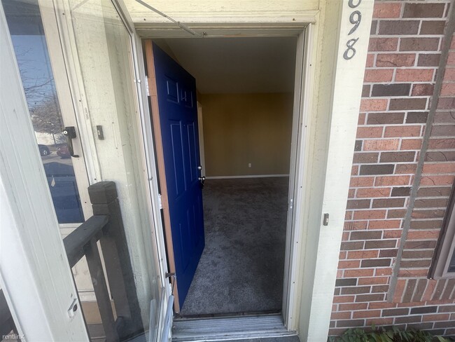 Building Photo - 2 br, 1 bath Condo - Martin Orchards Condo...