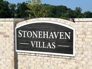 Building Photo - TOWNHOME ON WEST SIDE NEAR FIVE OAKS GOLF COURSE!