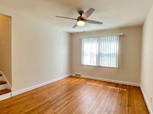 Building Photo - Beautiful Creekside Cottage in North Asheville