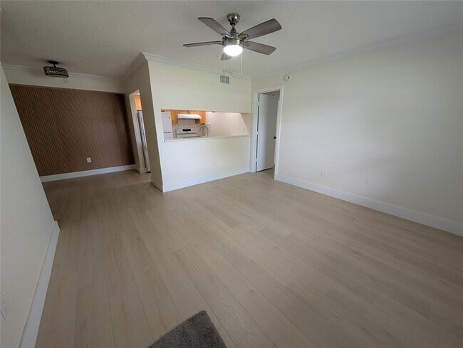 Building Photo - 6040 Shaker Wood Cir