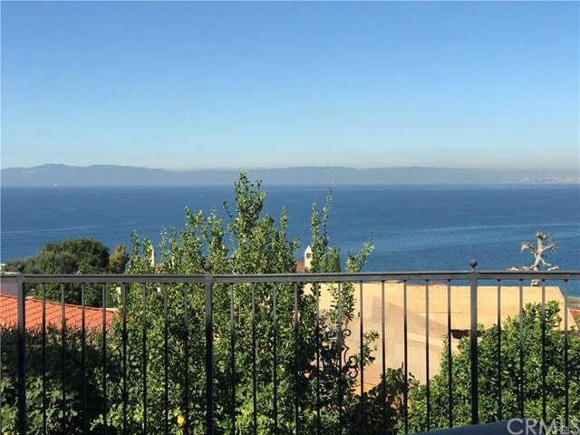 Building Photo - 557 Vía Almar