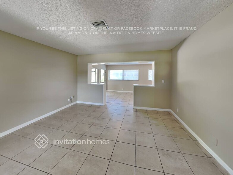 Building Photo - 9350 NW 35th Manor