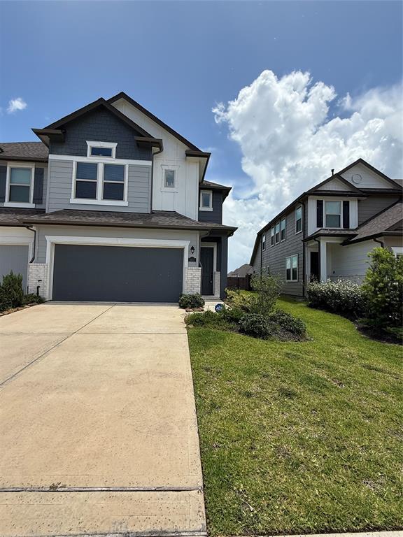 Building Photo - 5621 Hyde Park Dr