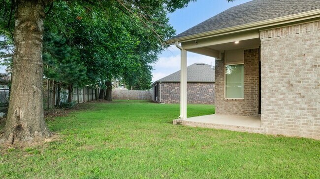 Building Photo - 4BR Home in Heart of Rogers – Near Downtown & Parks