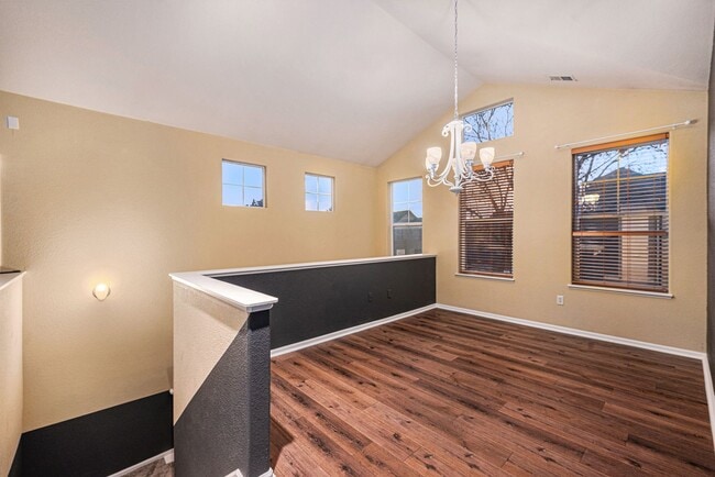 Building Photo - Spacious 2 bedroom home in the heart of Heather Ridge!