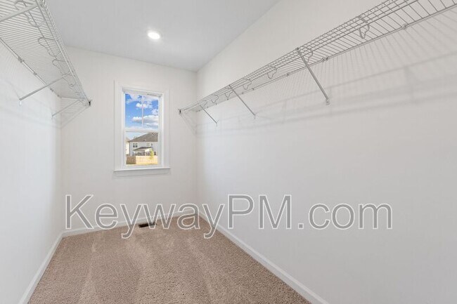 Building Photo - 738 Woodvine Dr