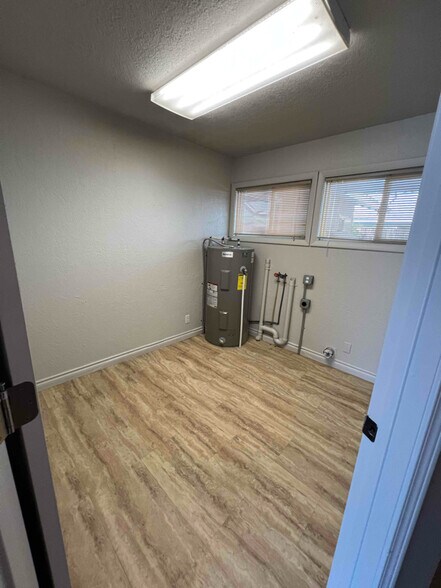 Building Photo - 748 S 7th St