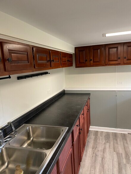 Building Photo - 0N220 Silverleaf Blvd