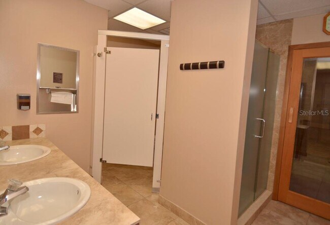 Building Photo - 400 Island Way