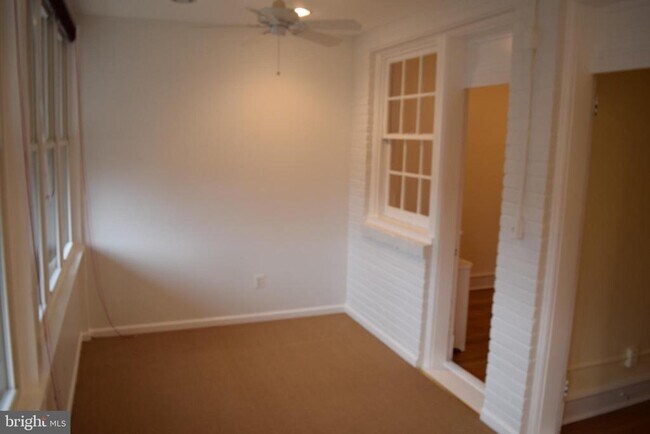 Building Photo - 104 Longfellow St NW