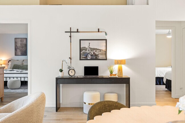 Building Photo - 206 Club Dr