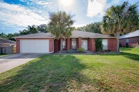 Building Photo - Pet Friendly Home Available Now!
