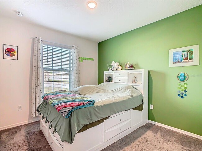 Building Photo - 208 Goldenrod Ln