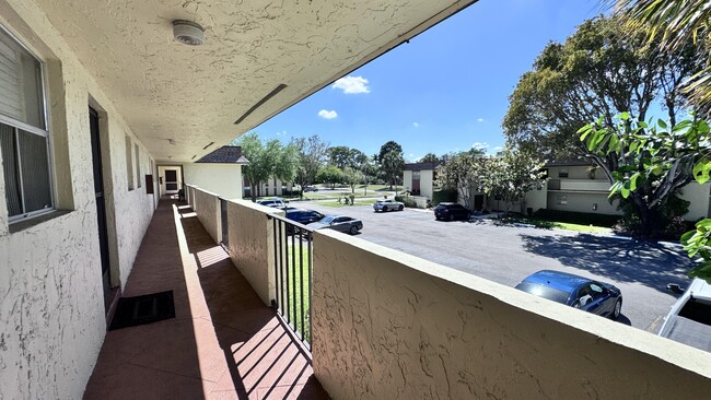 Building Photo - 5535 Lakewood Cir