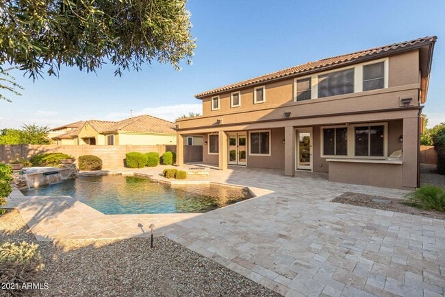 Building Photo - Eagle Glen Cul-de-sac Beauty