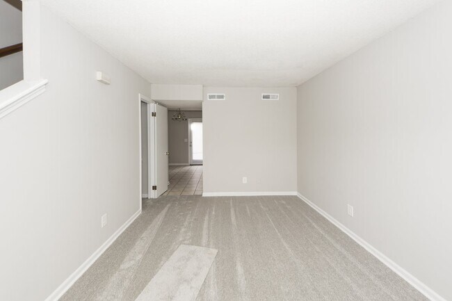 Building Photo - 1305 Mathis Ferry Rd