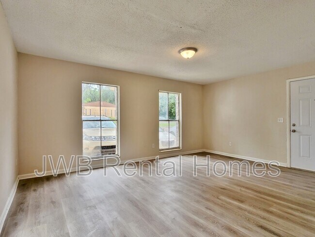Building Photo - 851 Bert Rd